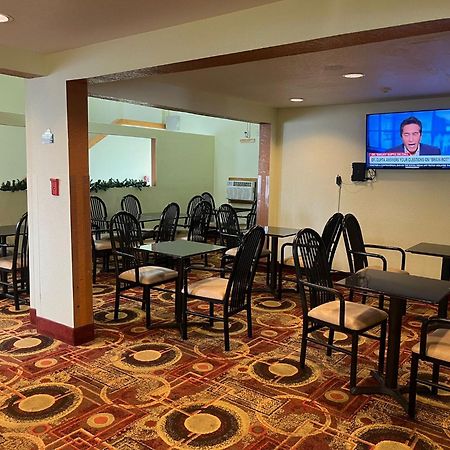 Days Inn By Wyndham Fort Dodge Esterno foto