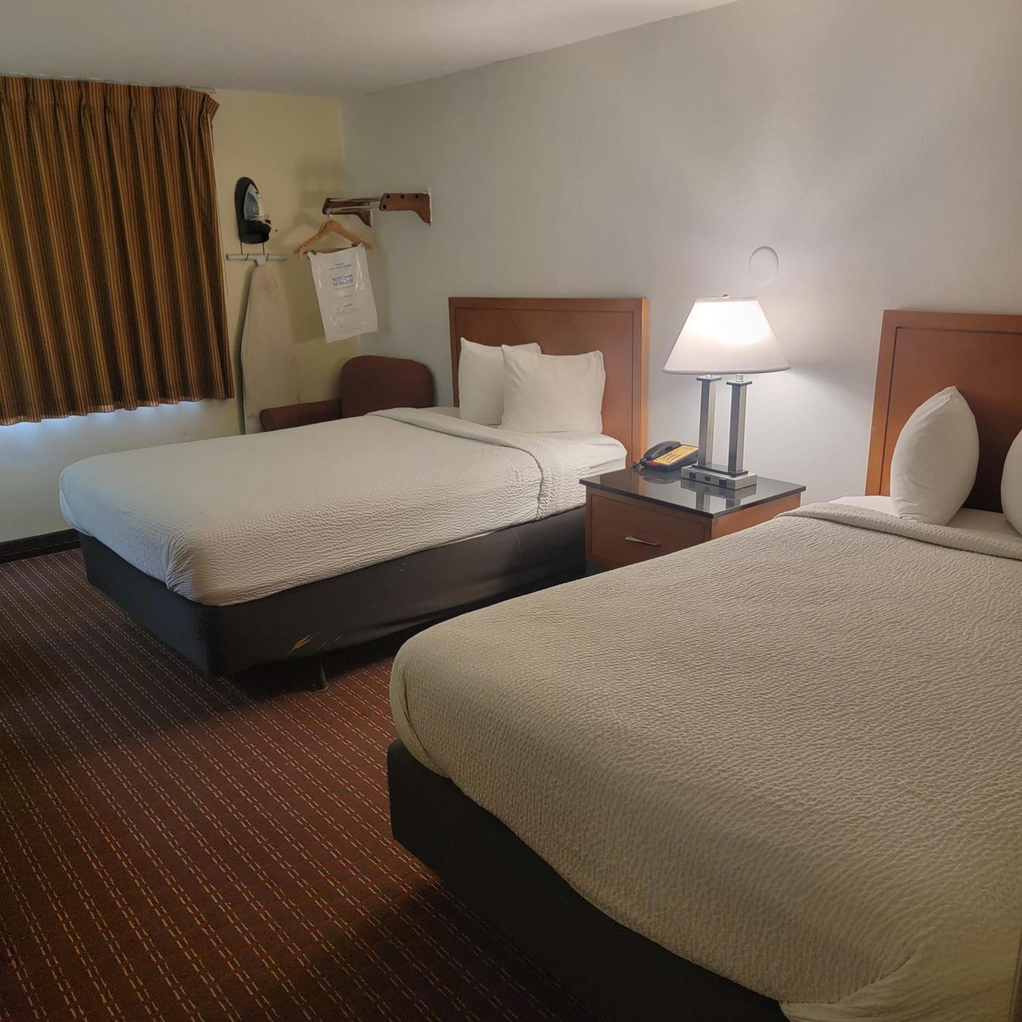 Days Inn By Wyndham Fort Dodge Esterno foto
