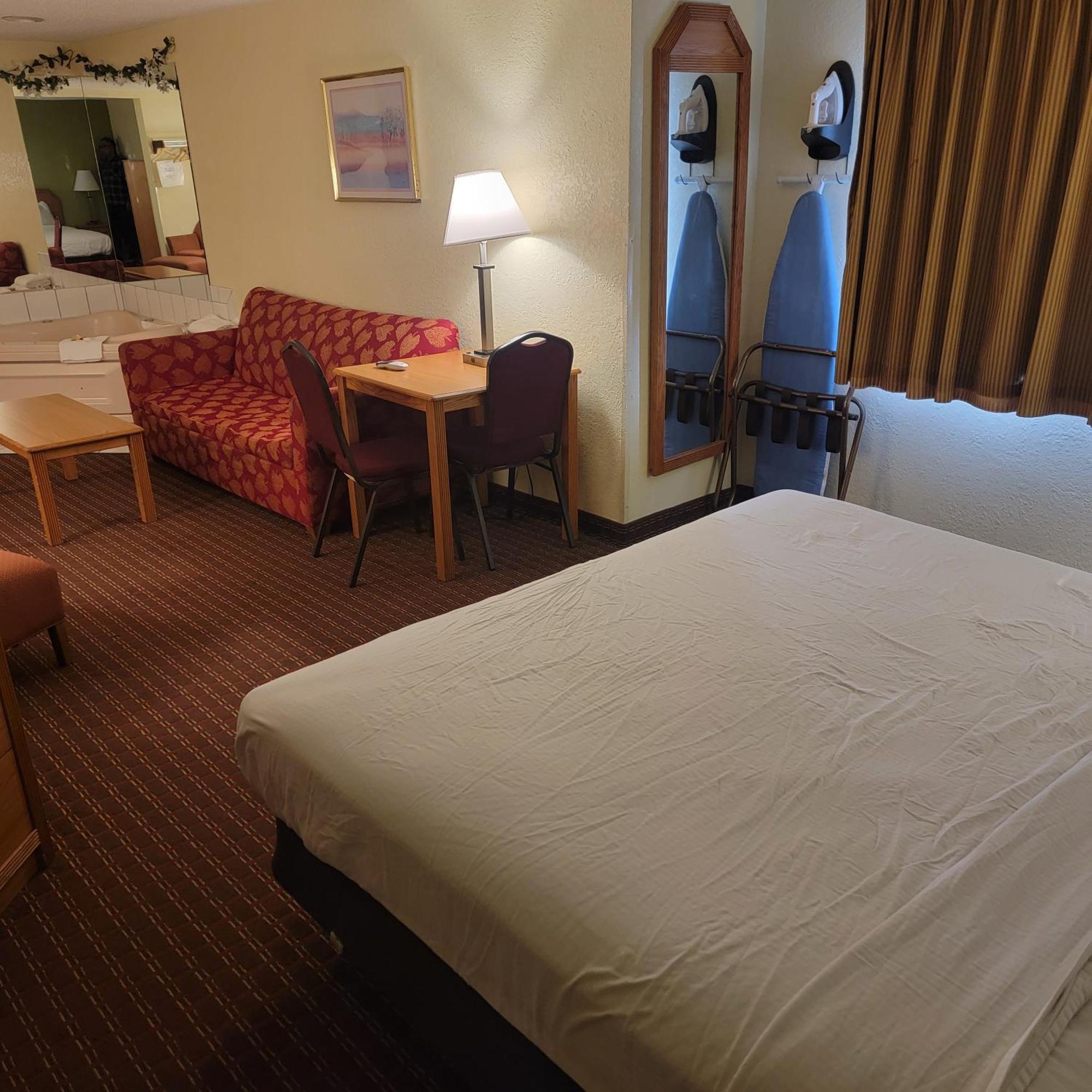 Days Inn By Wyndham Fort Dodge Esterno foto