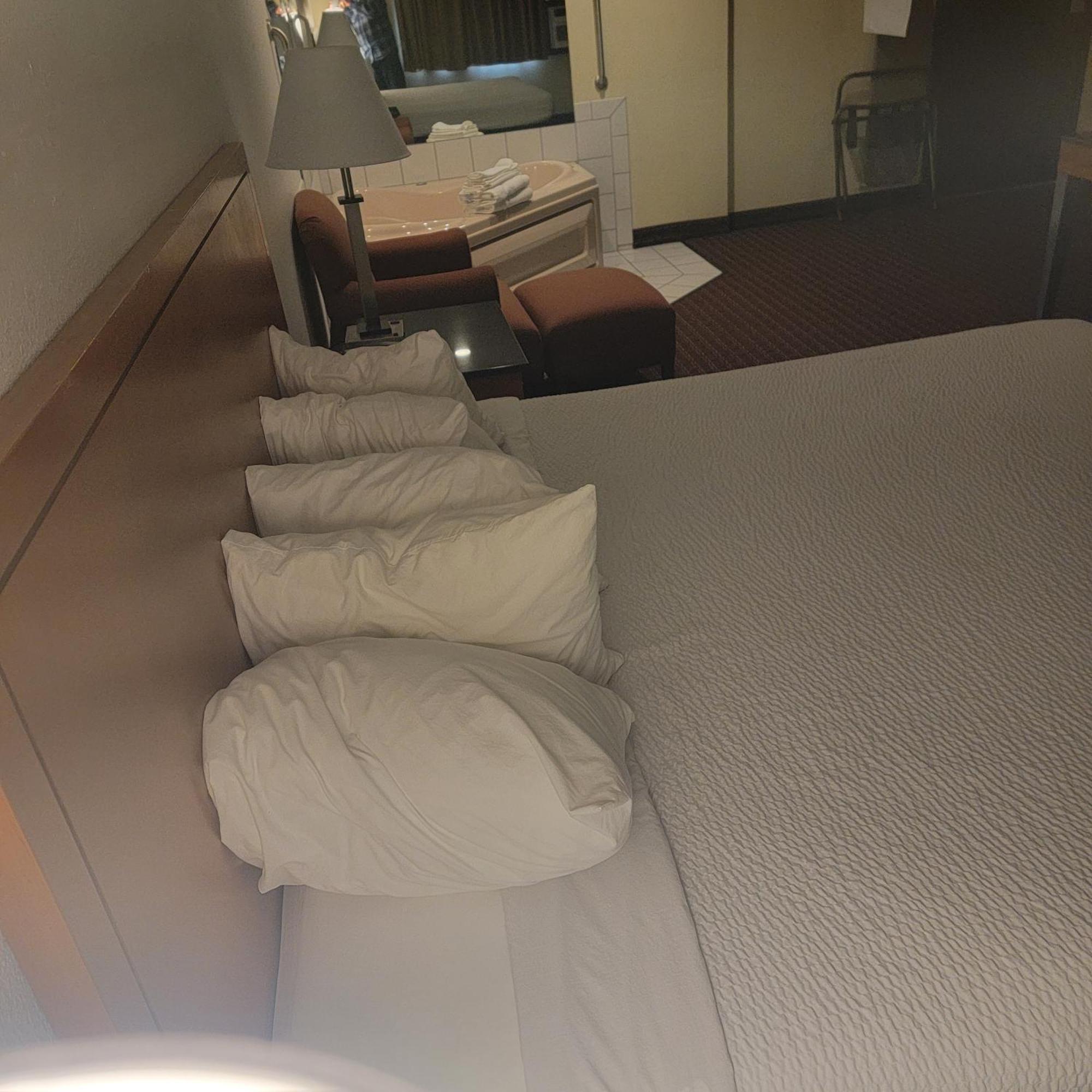 Days Inn By Wyndham Fort Dodge Esterno foto
