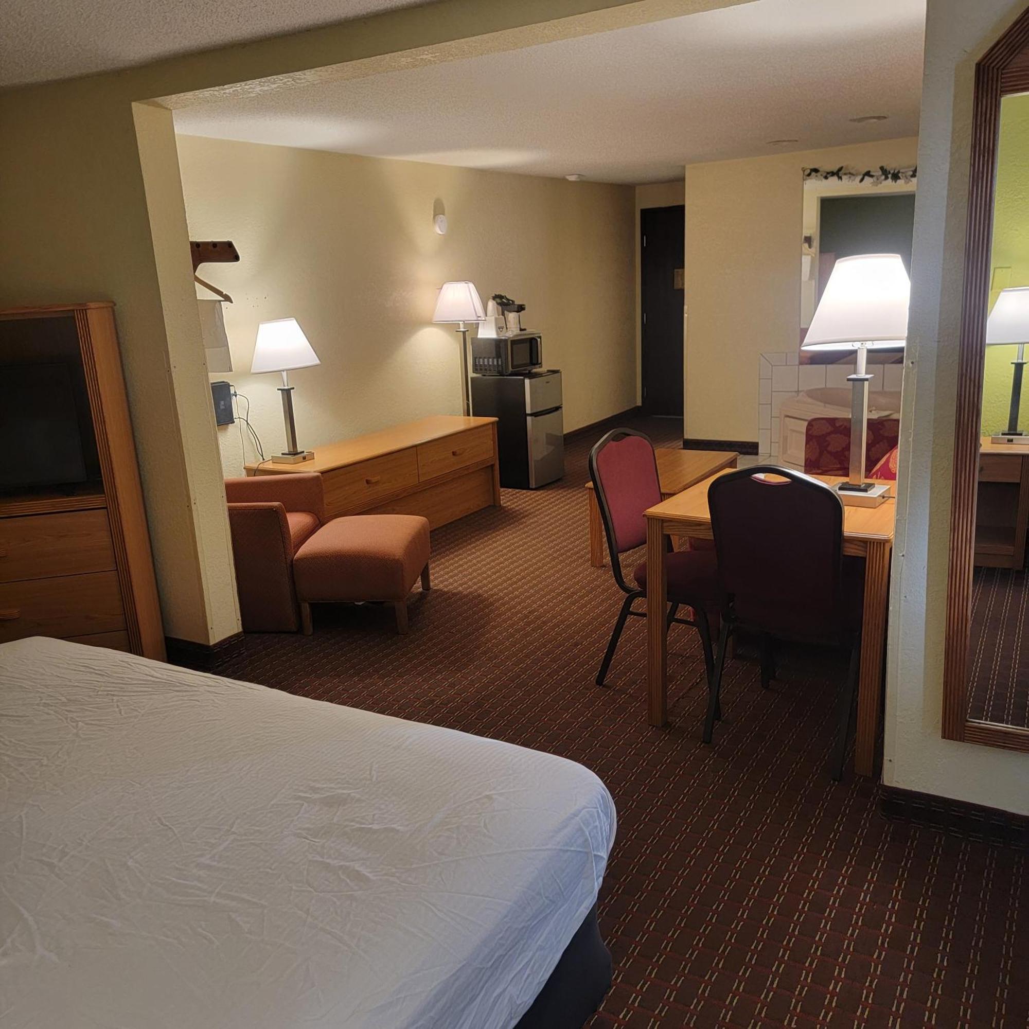 Days Inn By Wyndham Fort Dodge Esterno foto