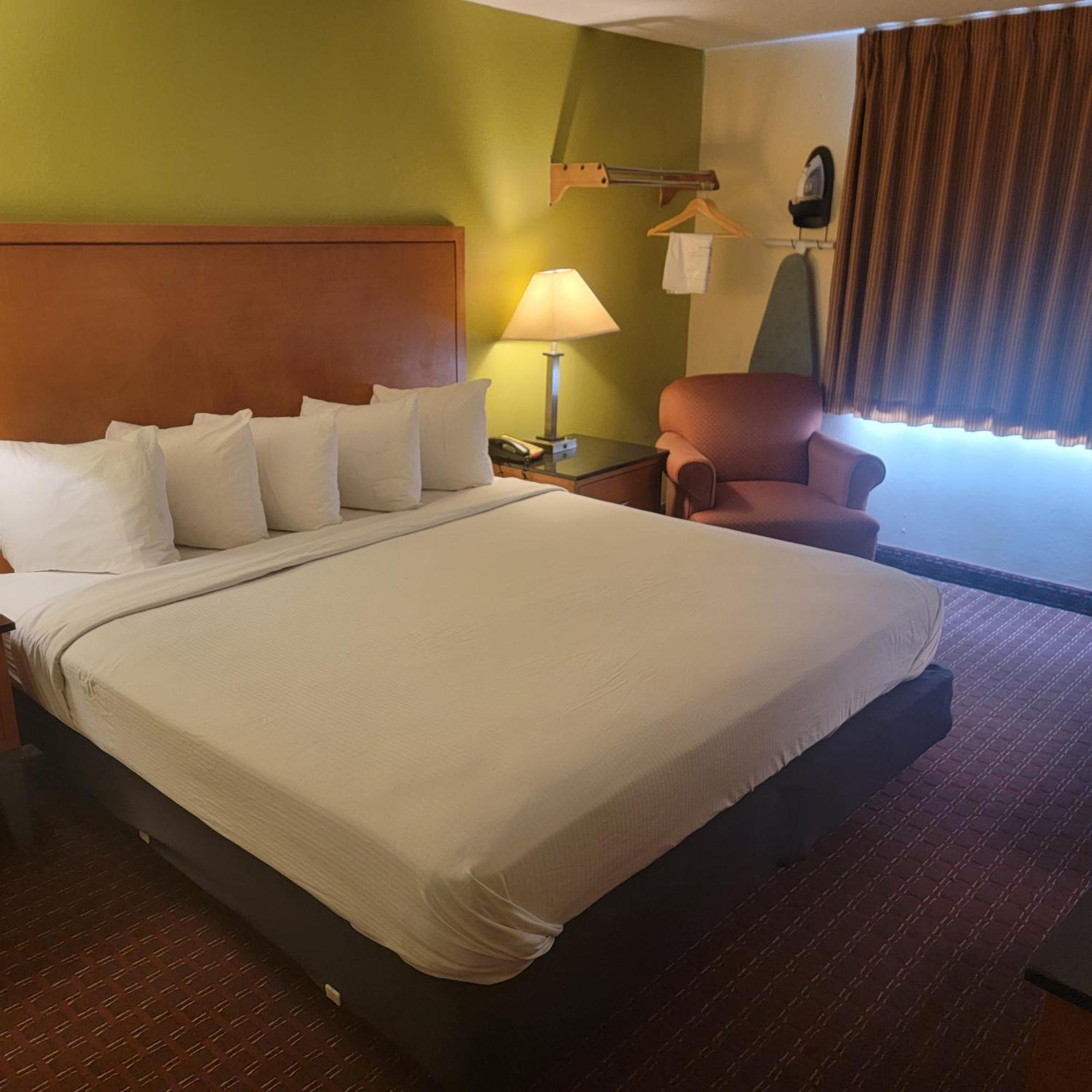 Days Inn By Wyndham Fort Dodge Esterno foto