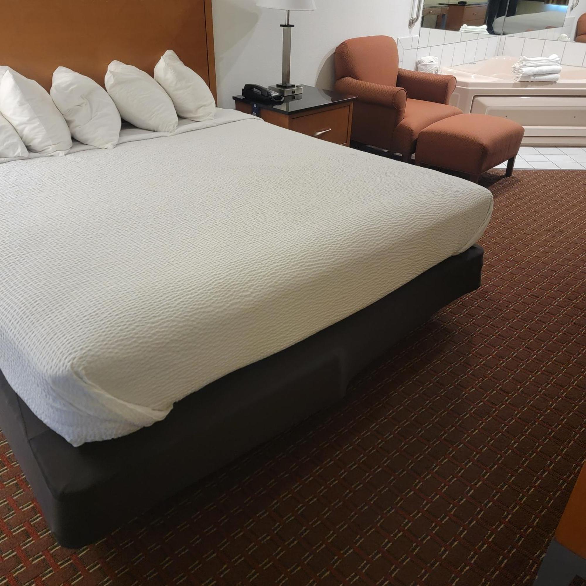 Days Inn By Wyndham Fort Dodge Esterno foto
