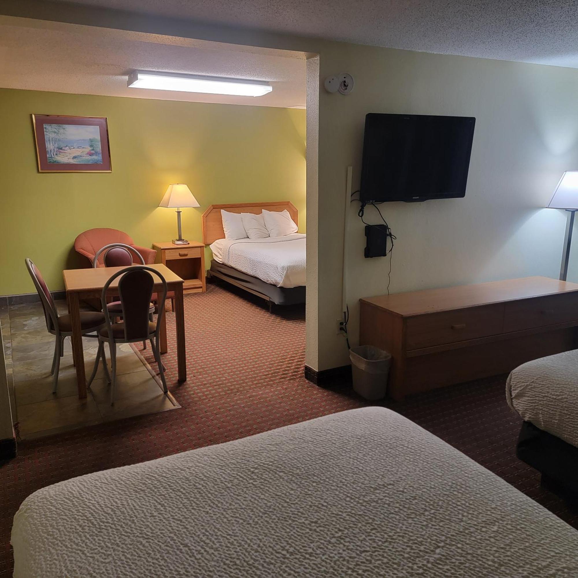 Days Inn By Wyndham Fort Dodge Esterno foto