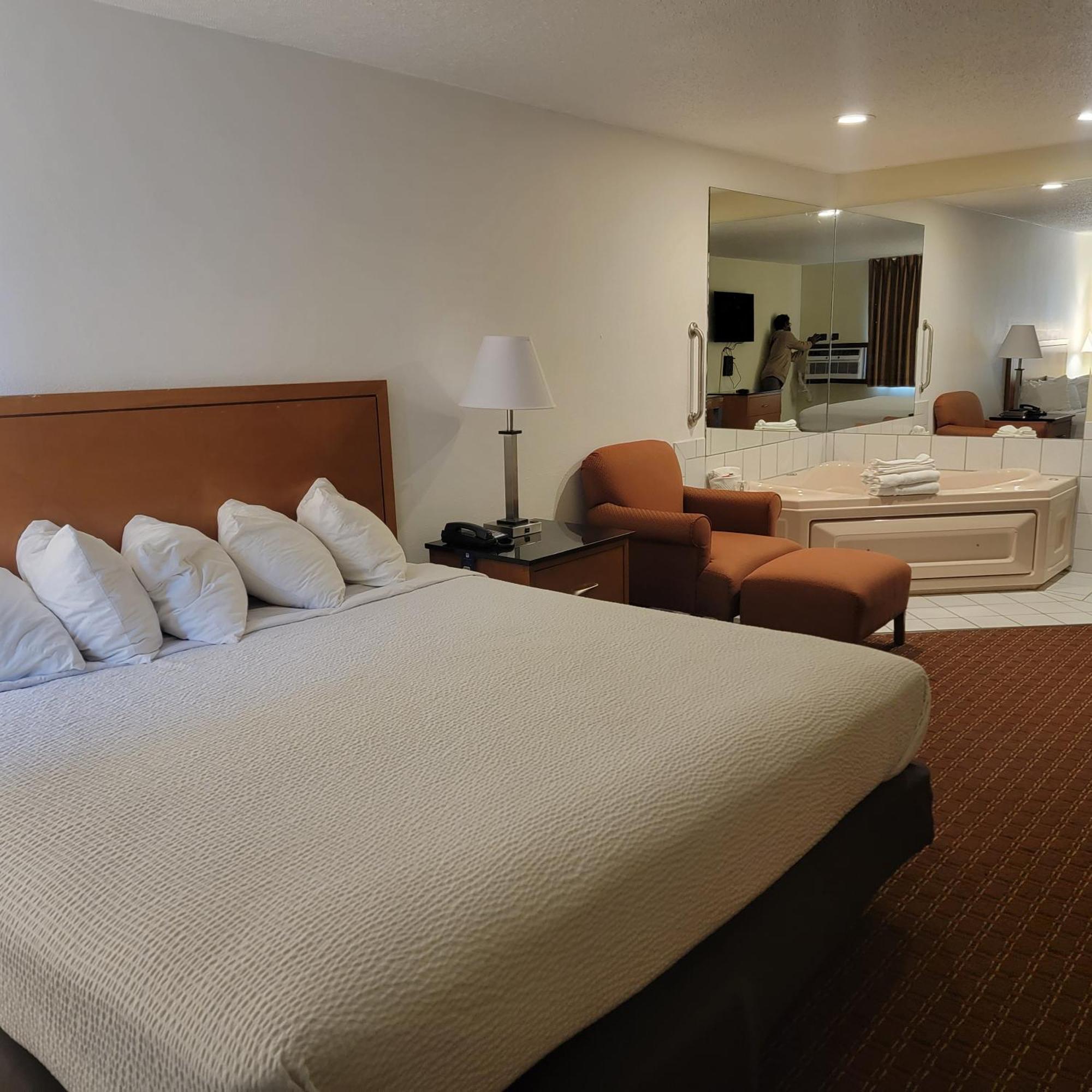 Days Inn By Wyndham Fort Dodge Esterno foto