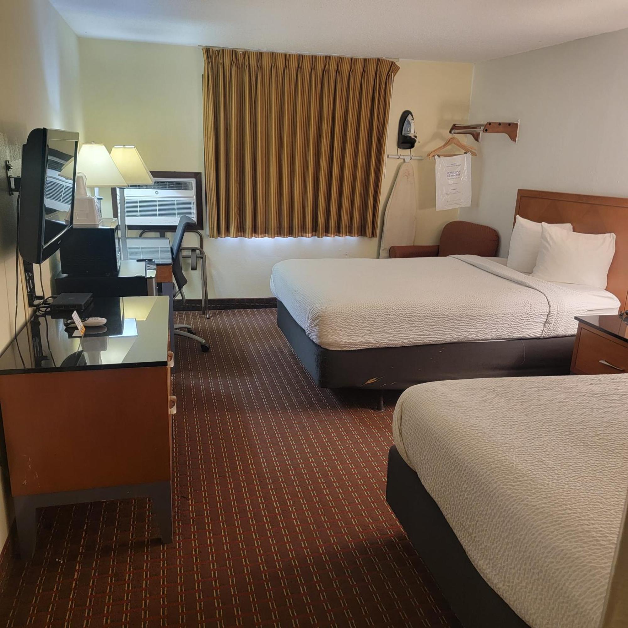 Days Inn By Wyndham Fort Dodge Esterno foto
